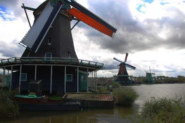 Read more about the article <span style="color: #003366;">Zaanse Schans Windmills Blows!