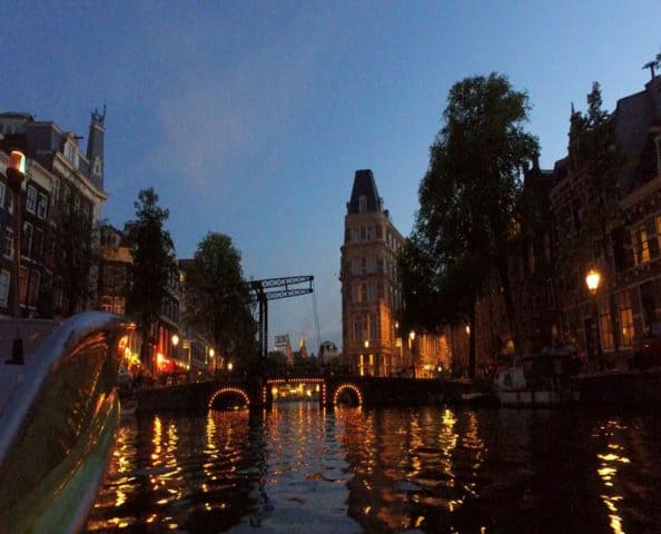 Read more about the article <span style="color: #003366;">Cruising Amsterdam Canals