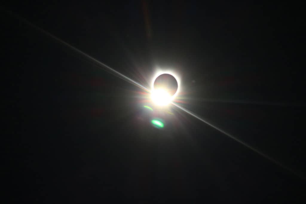 total solar eclipse diamond ring